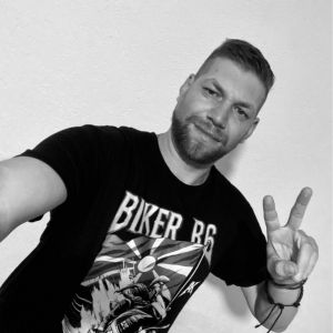 6928c2e8931a80.46610433_carre.png (89 KB)